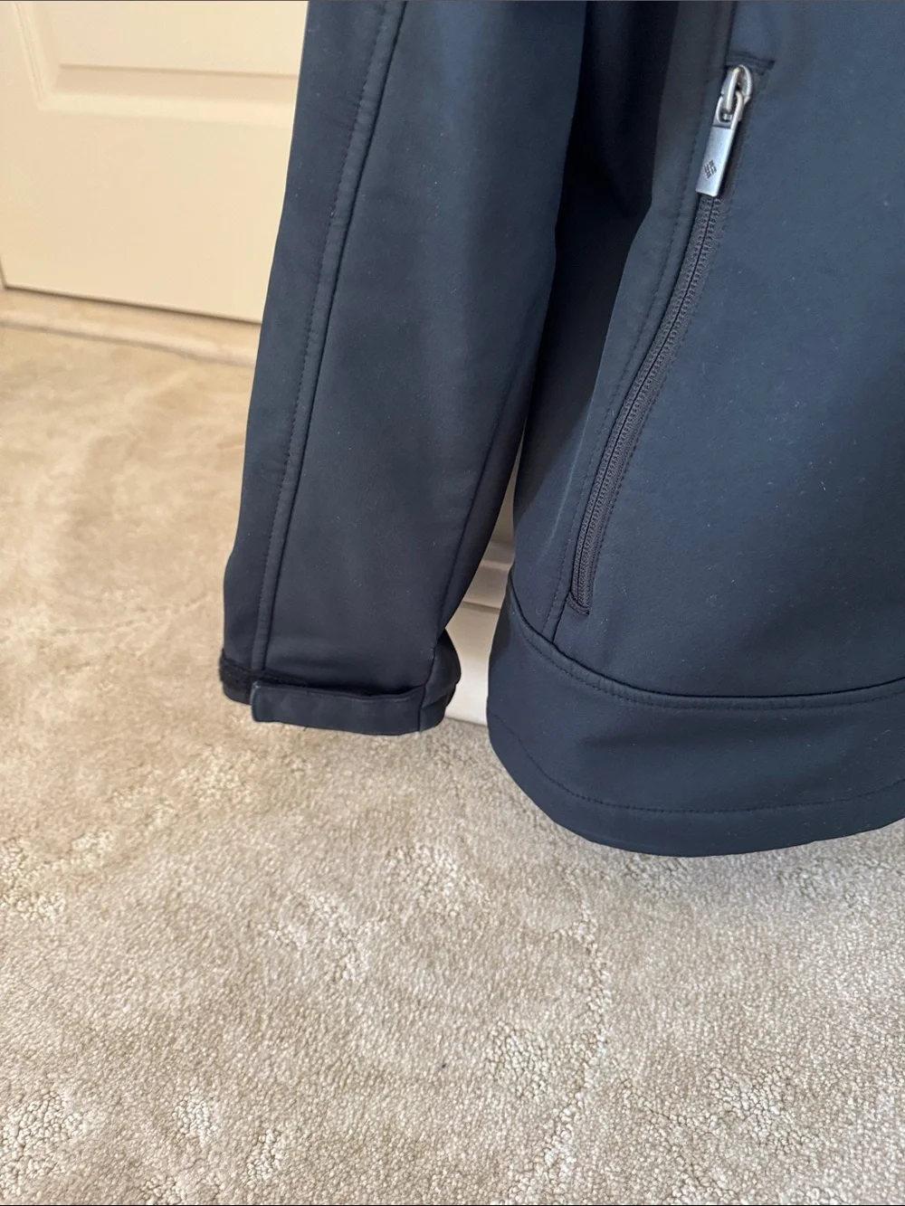 Columbia Men's Black Softshell Jacket with Zip Pockets